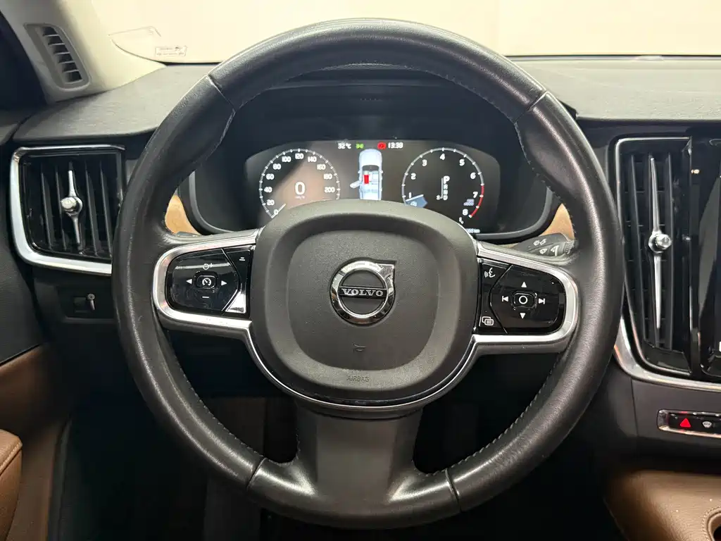 Volvo S90 — фото 10