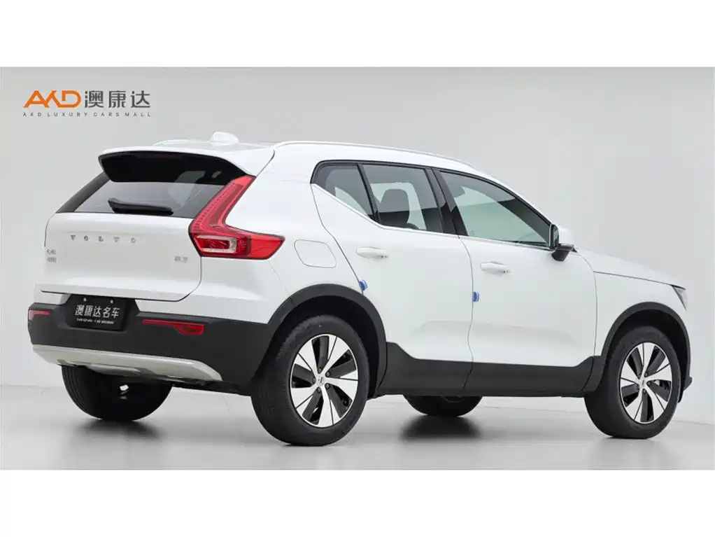 Volvo XC40 — фото 3