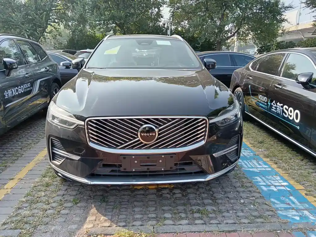 Volvo XC60 — фото 2
