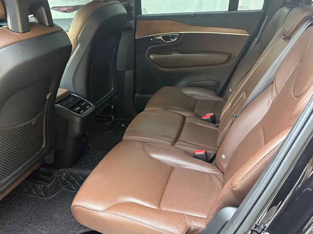 Volvo XC90 — фото 10
