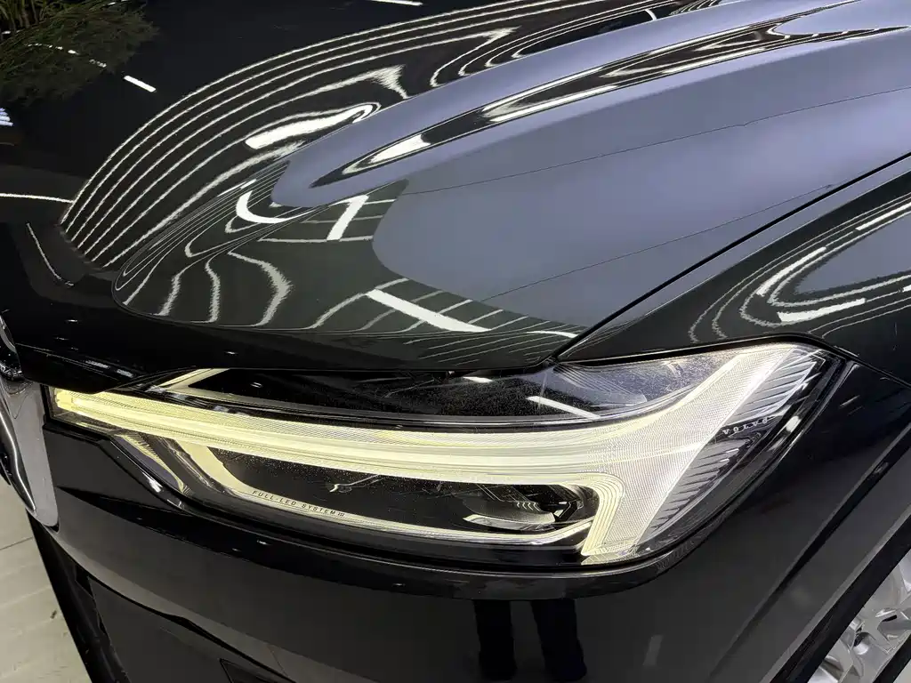 Volvo XC60 — фото 4