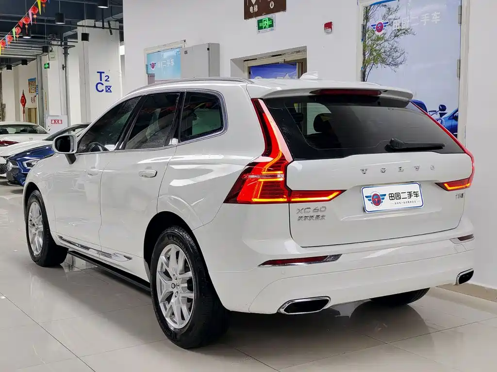 Volvo XC60 — фото 4
