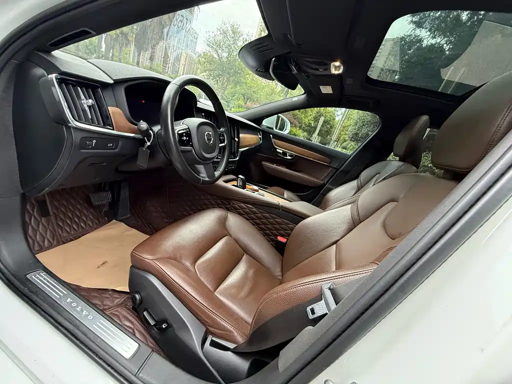 Volvo S90 — фото 10