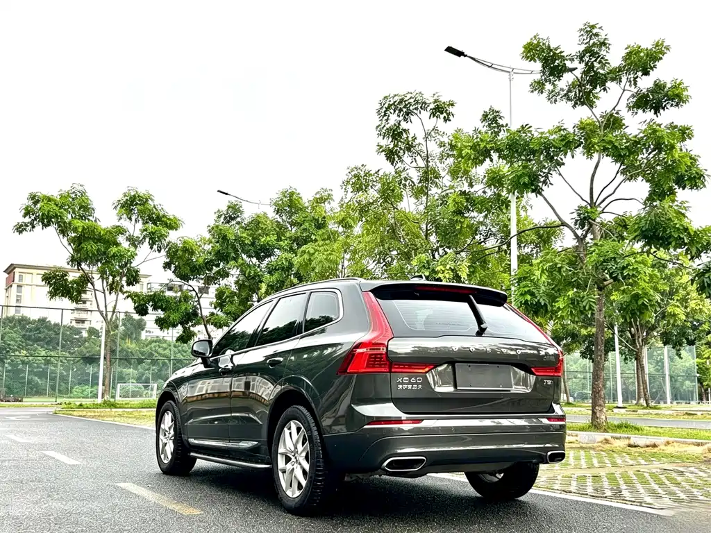 Volvo XC60 — фото 7