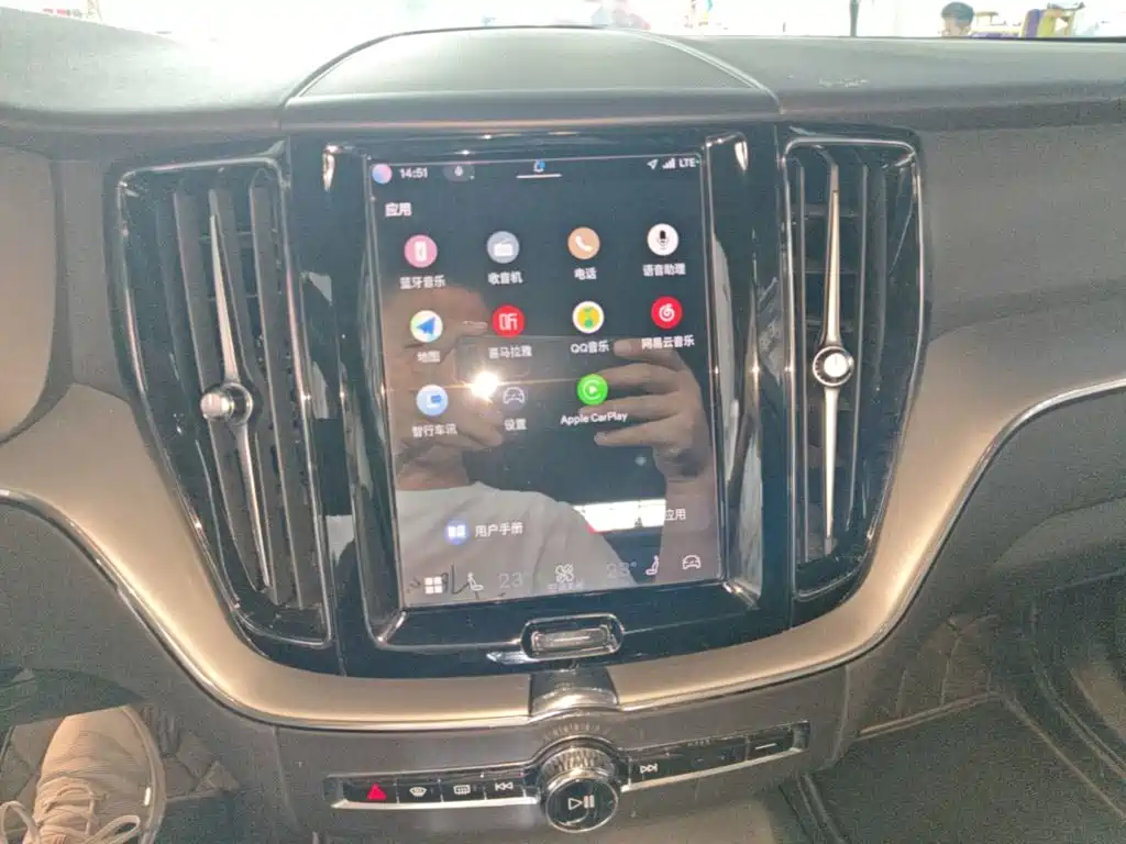 Volvo XC60 — фото 13