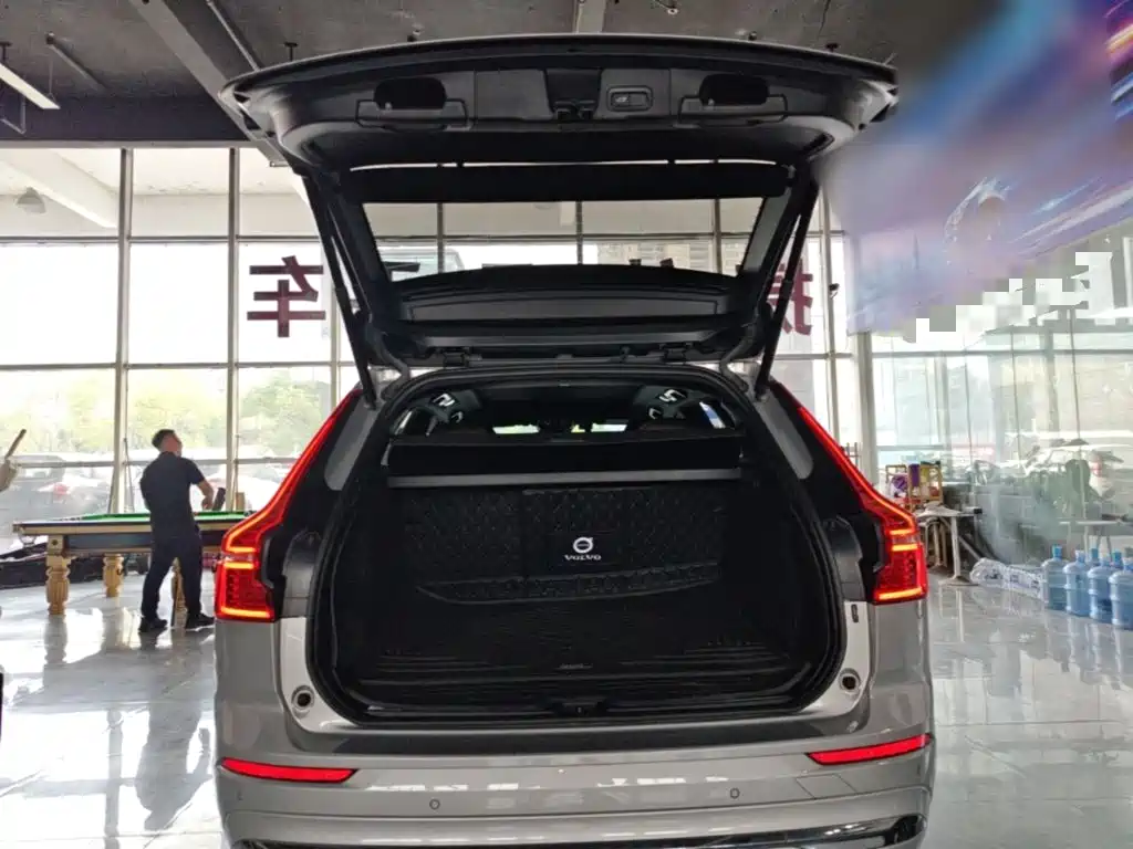 Volvo XC60 — фото 19