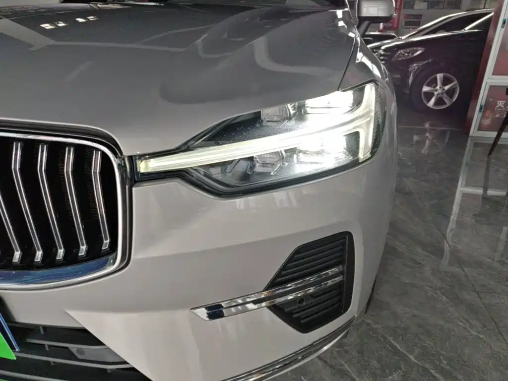 Volvo XC60 — фото 24