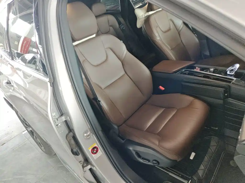 Volvo XC60 — фото 25