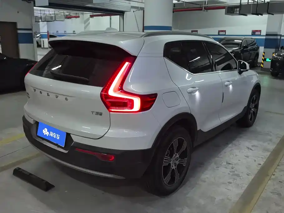 Volvo XC40 — фото 3