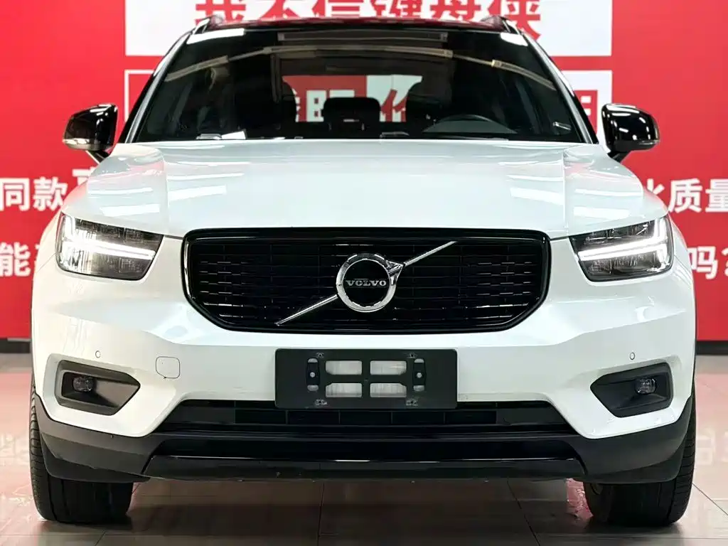 Volvo XC40 — фото 3