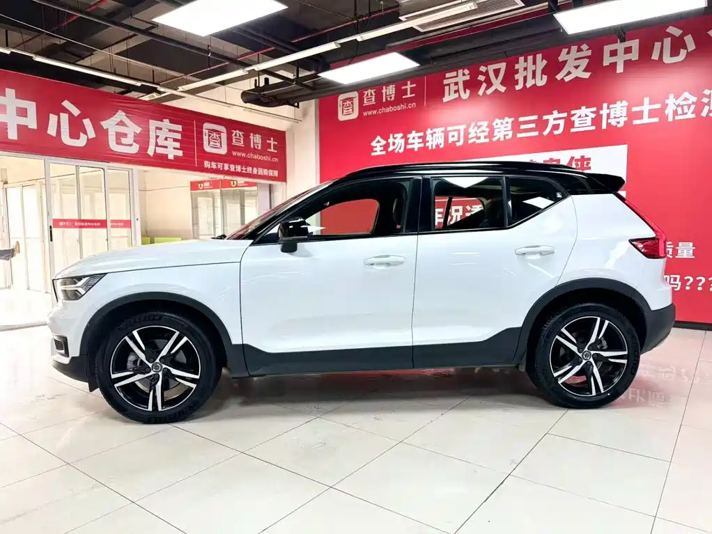 Volvo XC40 — фото 4