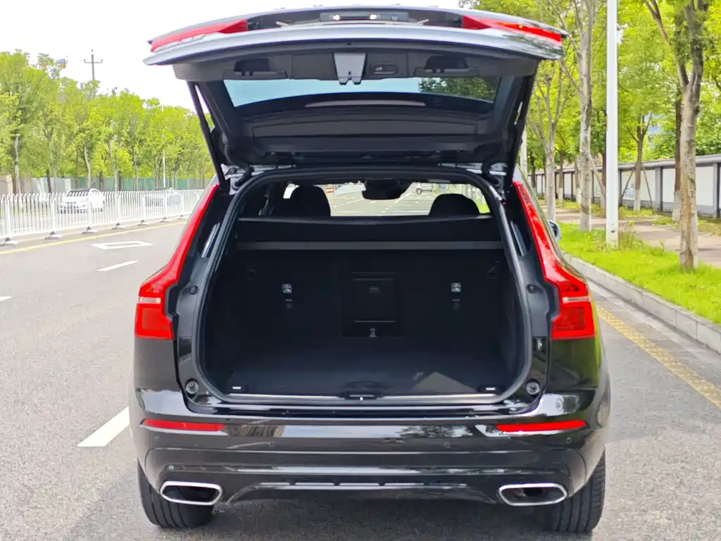Volvo XC60 — фото 3