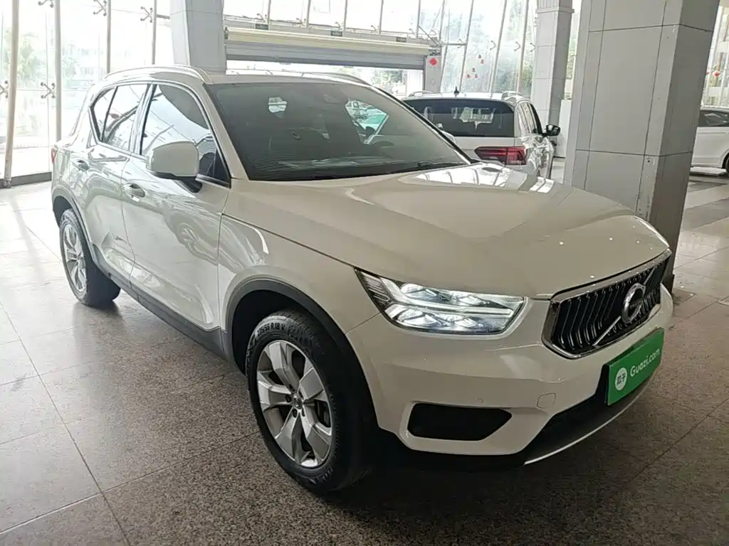Volvo XC40 — фото 4