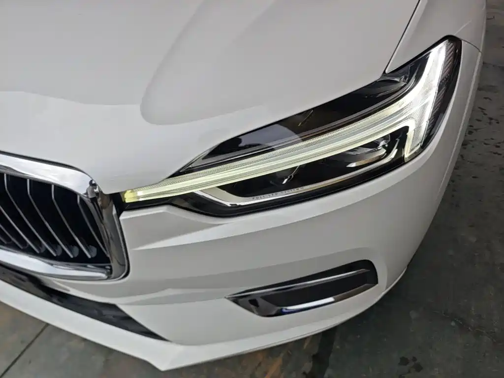 Volvo XC60 — фото 24