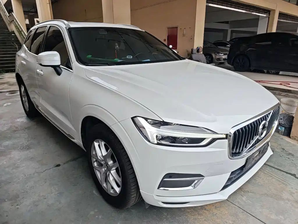 Volvo XC60 — фото 4