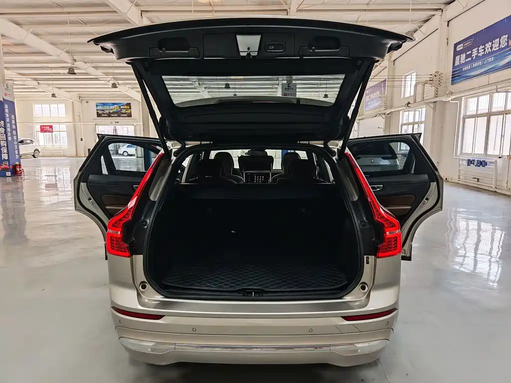 Volvo XC60 — фото 14