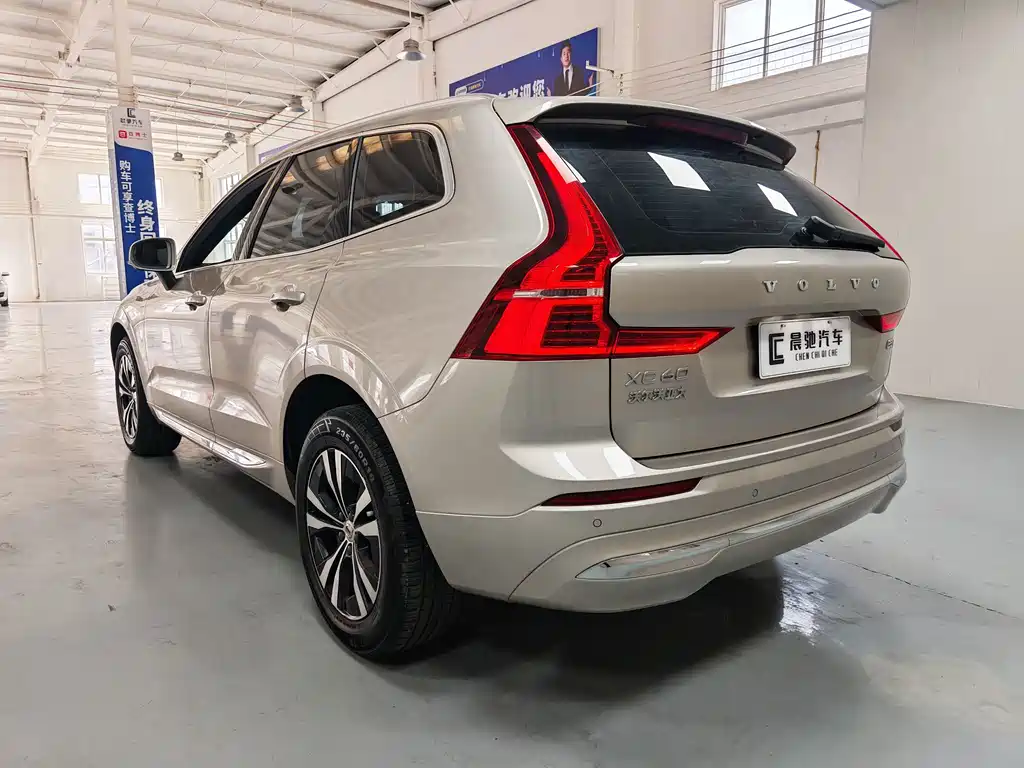 Volvo XC60 — фото 6