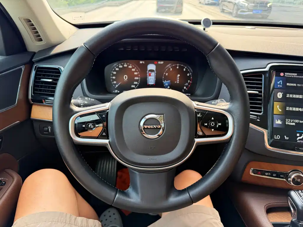 Volvo XC90 — фото 19