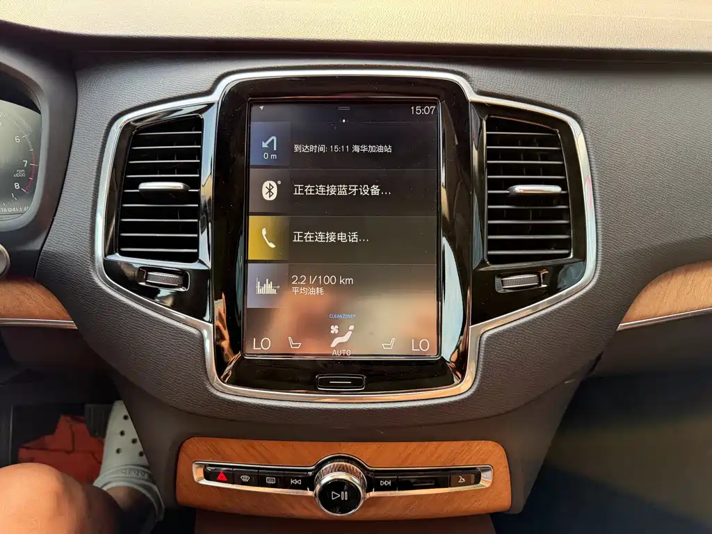 Volvo XC90 — фото 20
