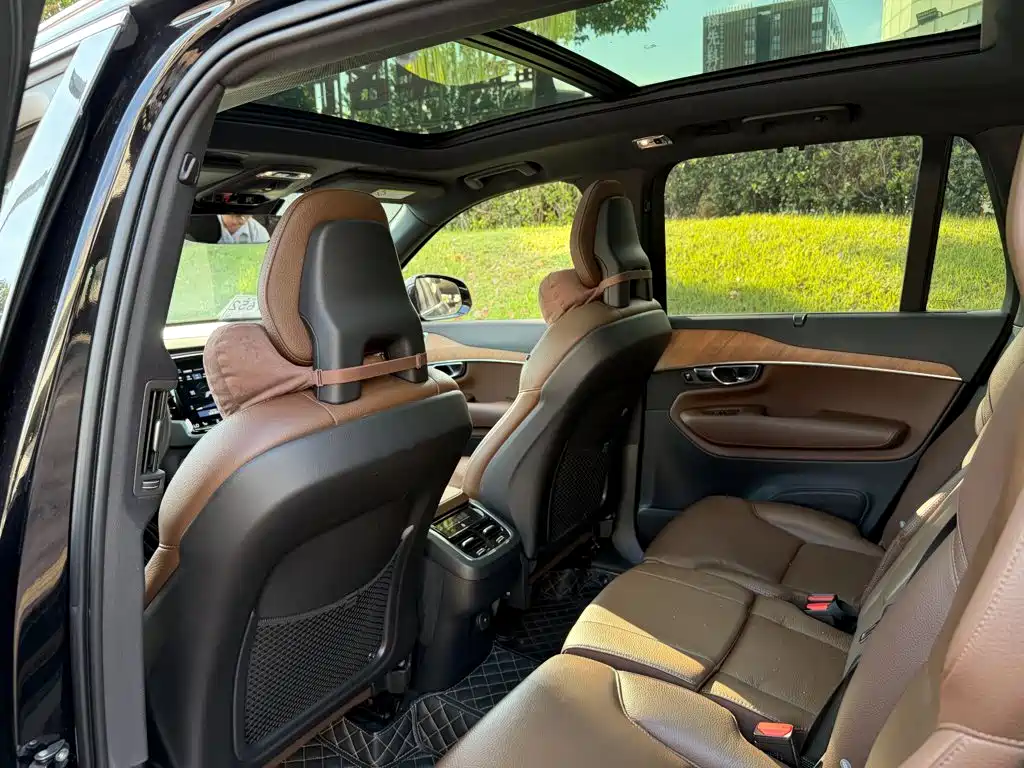 Volvo XC90 — фото 11