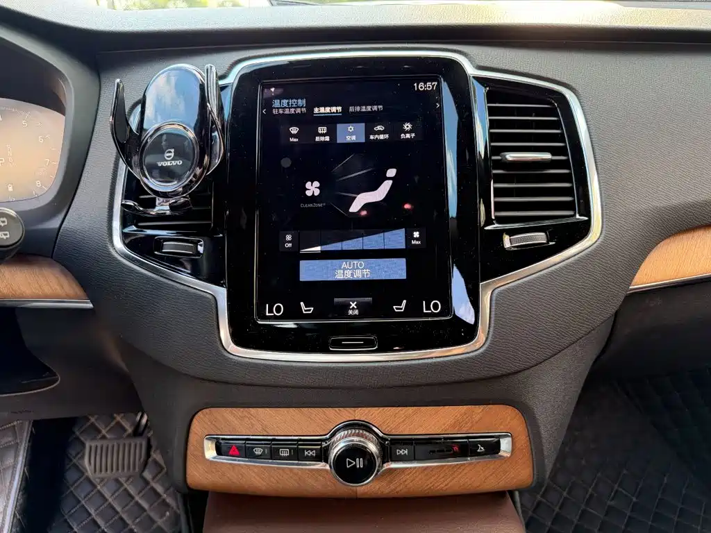 Volvo XC90 — фото 10