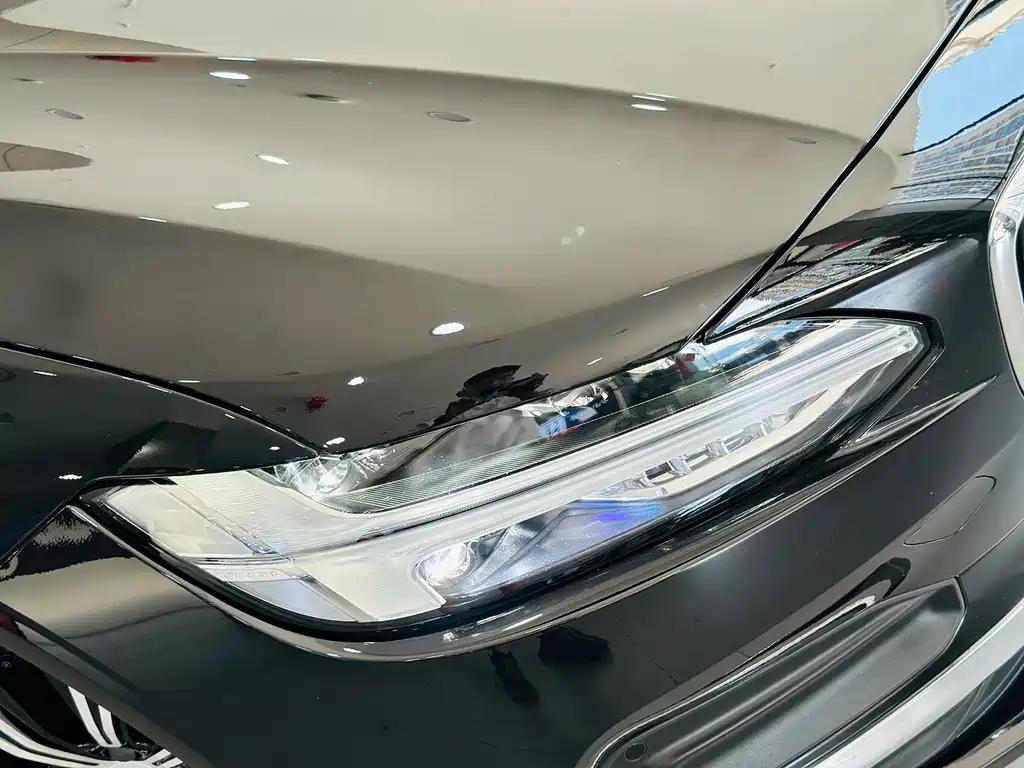Volvo S90 — фото 11