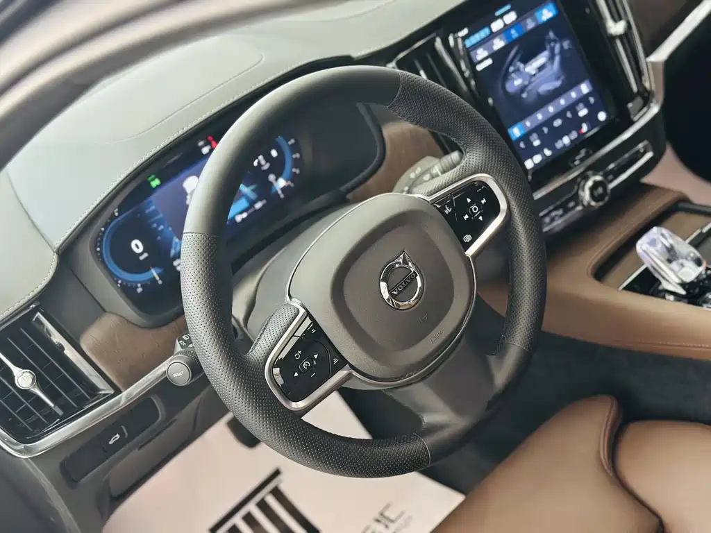 Volvo S90 — фото 13