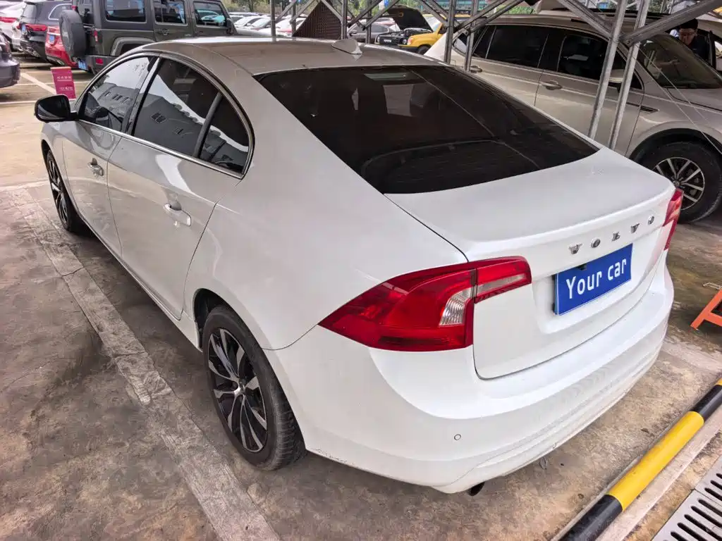 Volvo S60 — фото 4