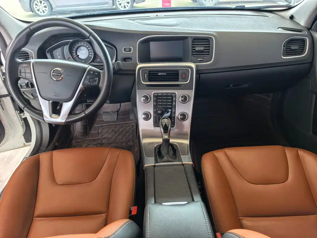 Volvo S60 — фото 10
