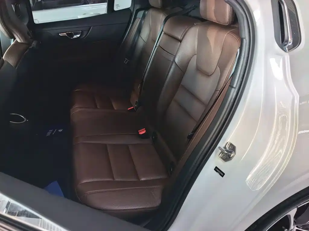 Volvo S60 — фото 10