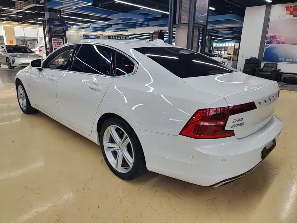 Volvo S90 — фото 5