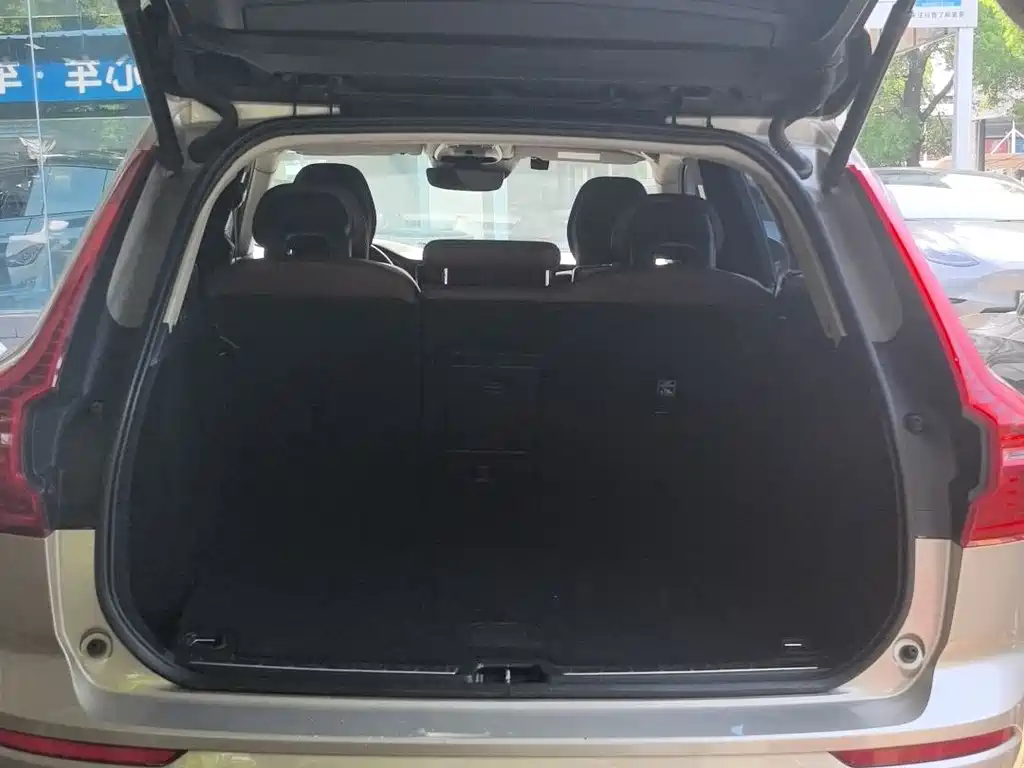 Volvo XC60 — фото 15