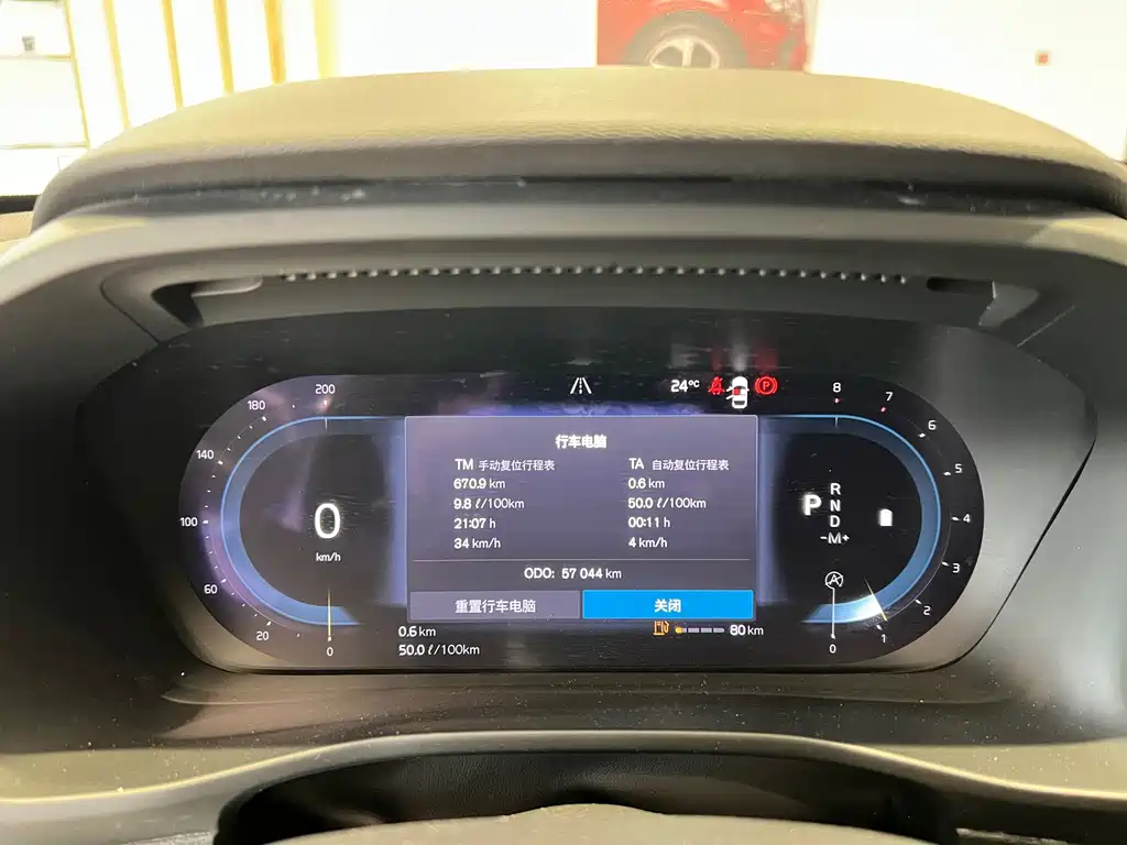 Volvo XC40 — фото 14