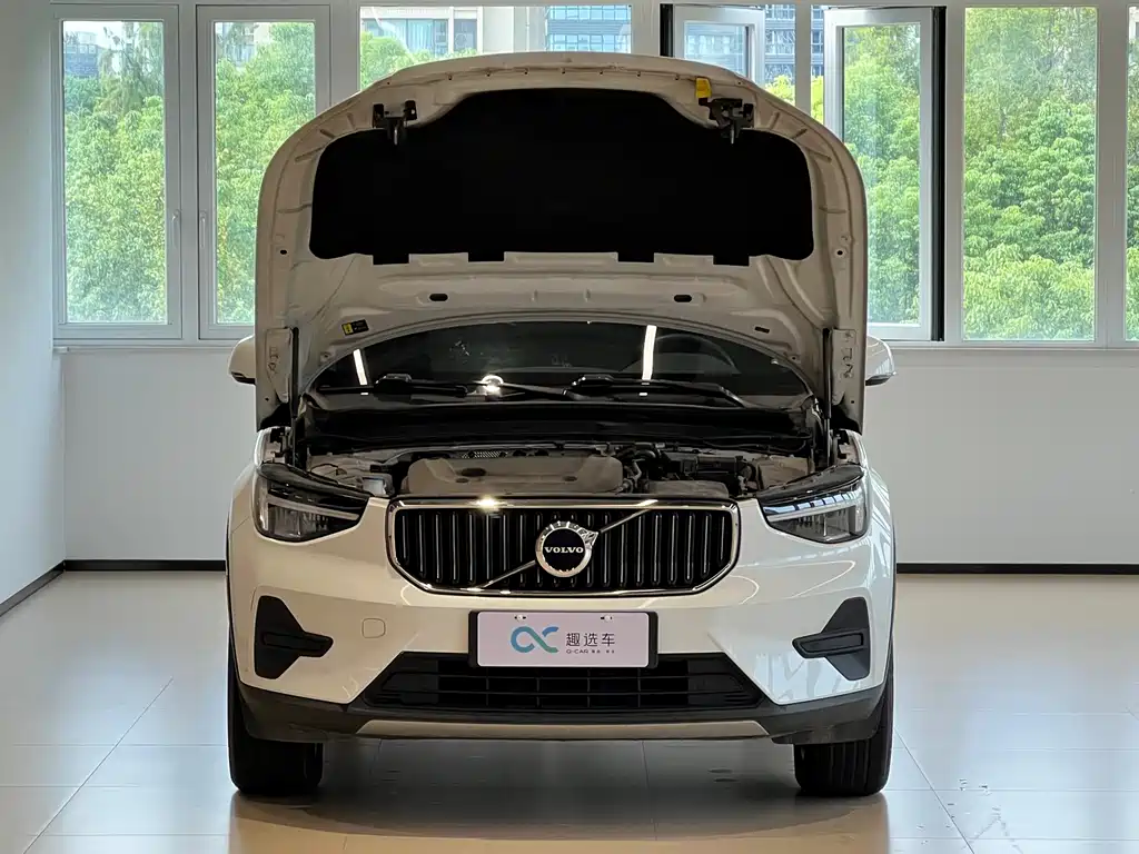 Volvo XC40 — фото 15