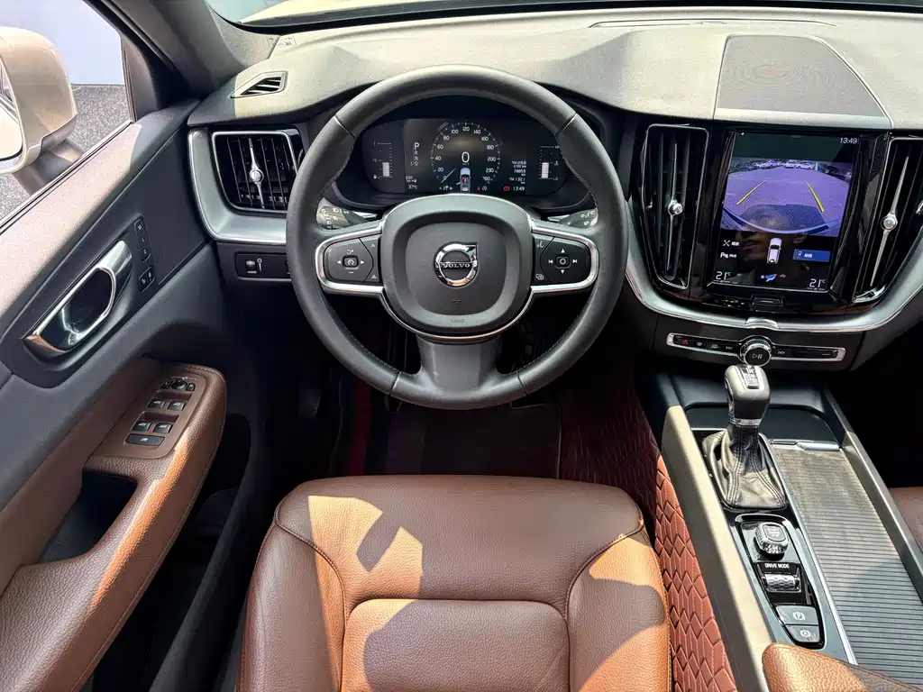 Volvo XC60 — фото 14