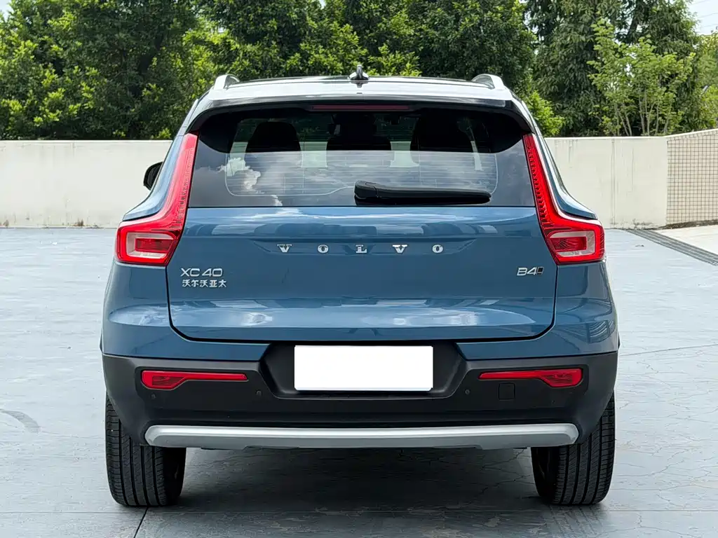 Volvo XC40 — фото 6