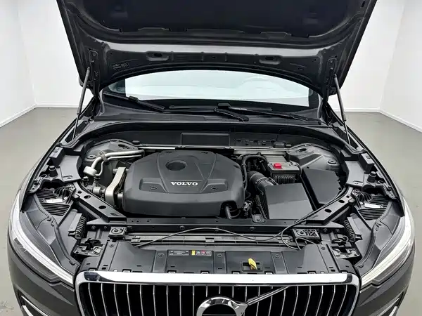 Volvo XC60 — фото 11