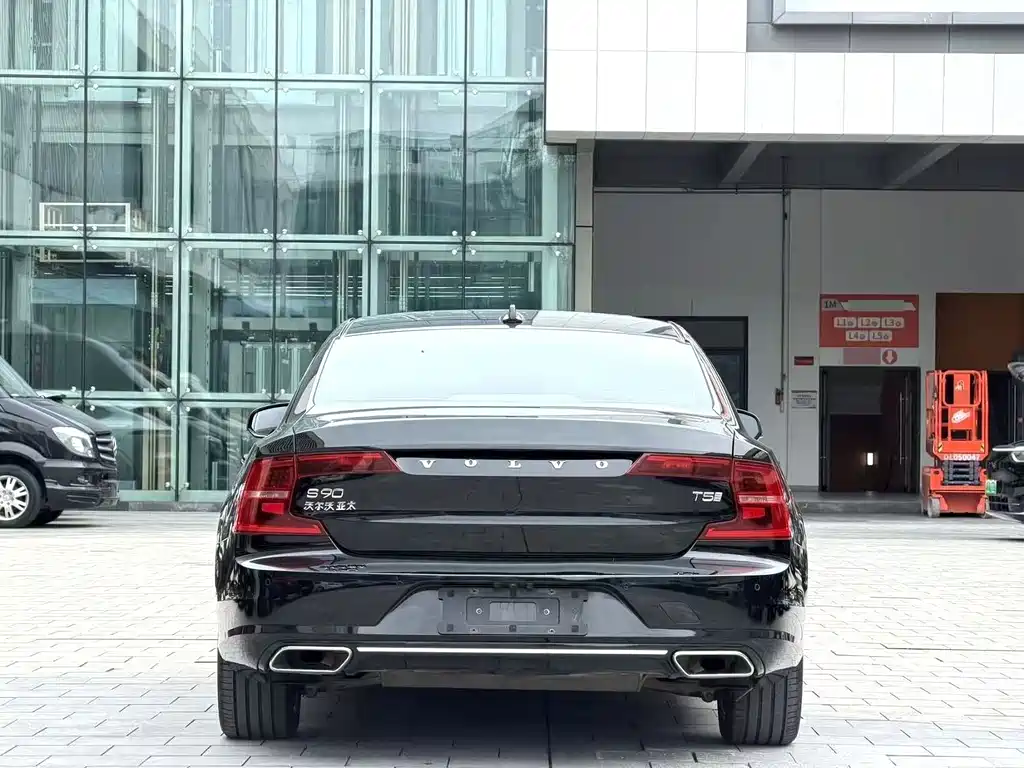 Volvo S90 — фото 11