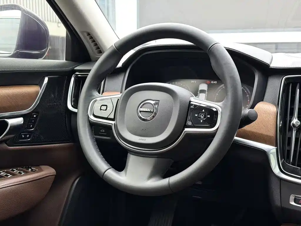 Volvo S90 — фото 9