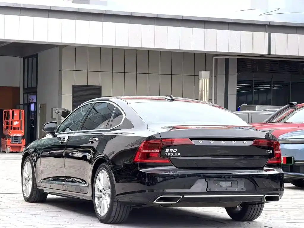 Volvo S90 — фото 10