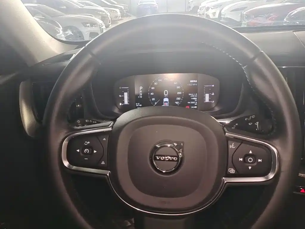 Volvo XC60 — фото 15
