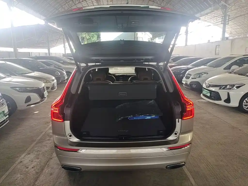Volvo XC60 — фото 22
