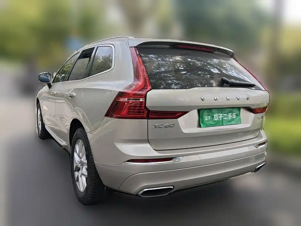 Volvo XC60 — фото 6