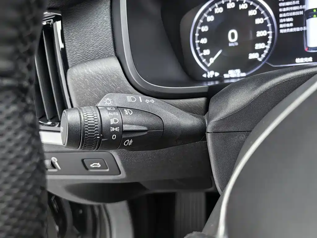 Volvo V90 — фото 21