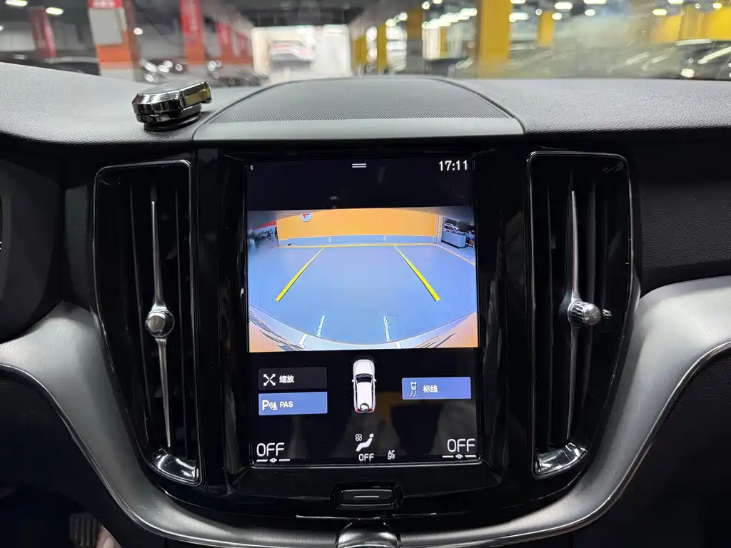 Volvo XC60 — фото 20