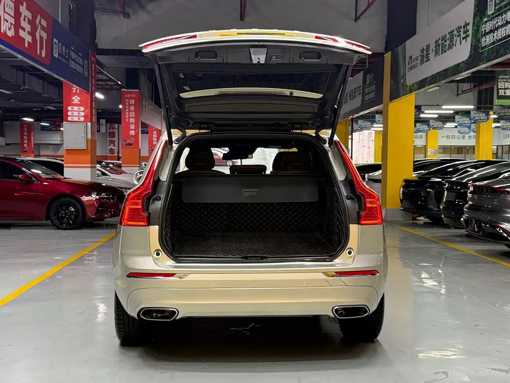 Volvo XC60 — фото 21