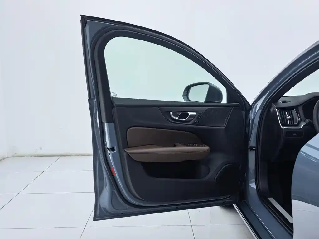Volvo S60 — фото 23