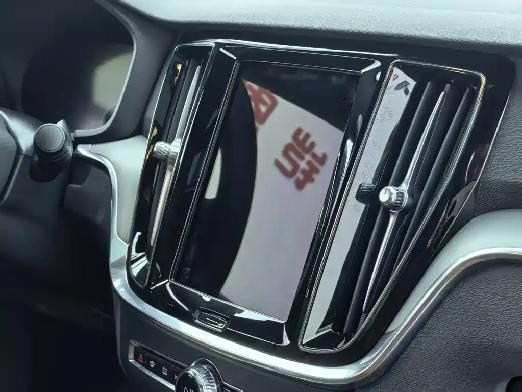 Volvo S60 — фото 10