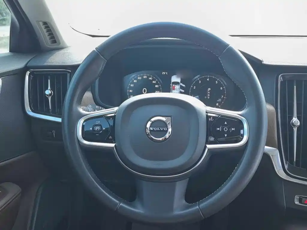 Volvo S90 — фото 17