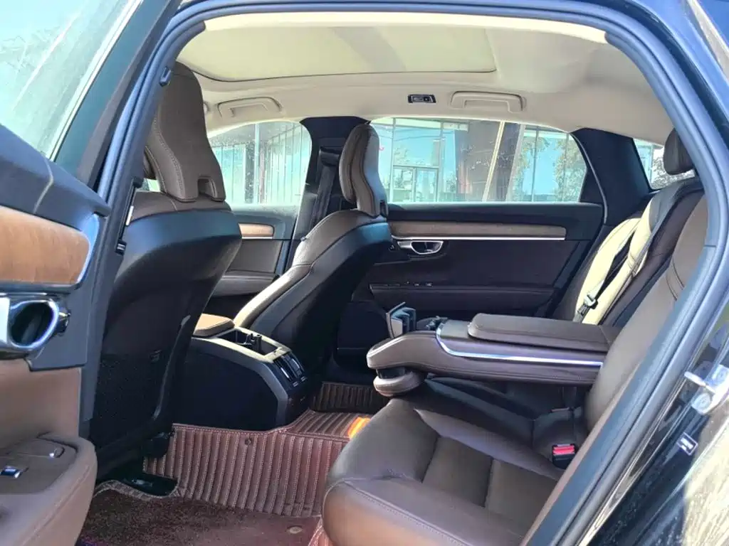 Volvo S90 — фото 22